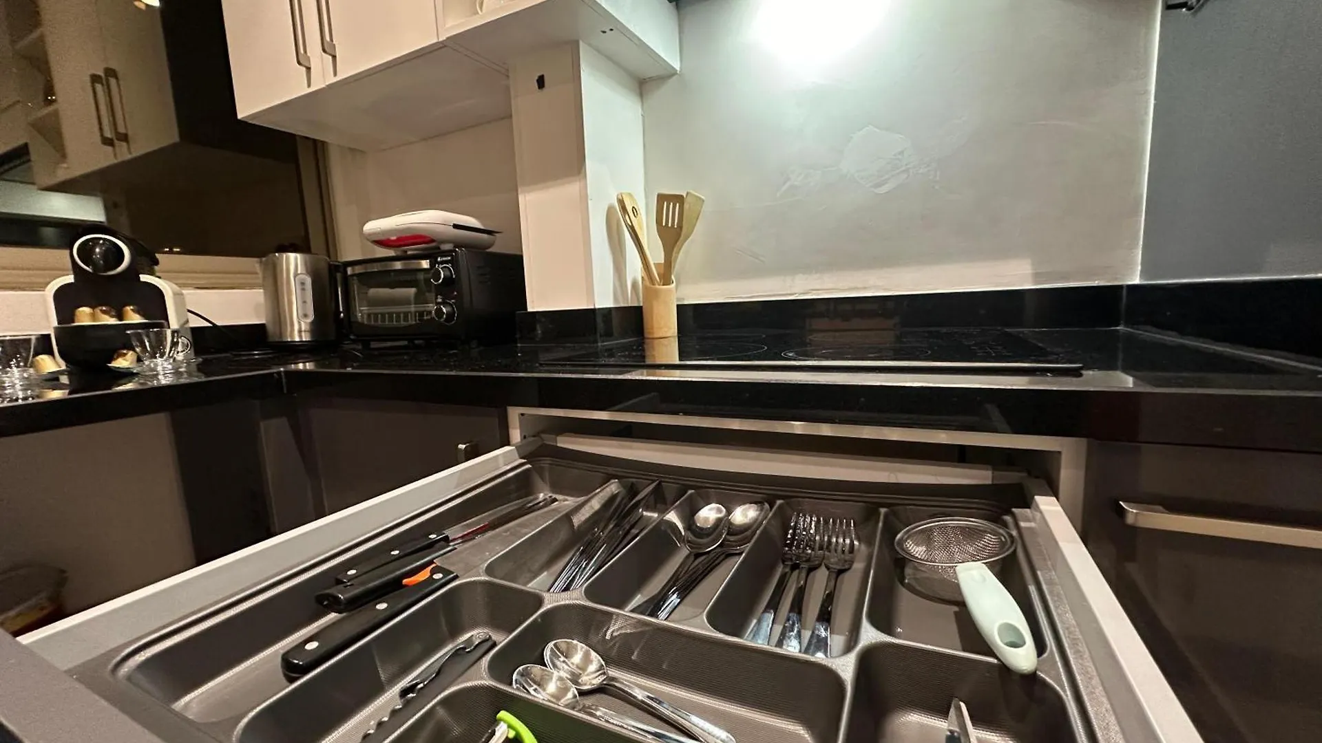 Appartement Lumineux Bien Equipe Derriere Hotel Idou Anfa Pas De Vis-A-Vis Casablanca 0*,  Morocco